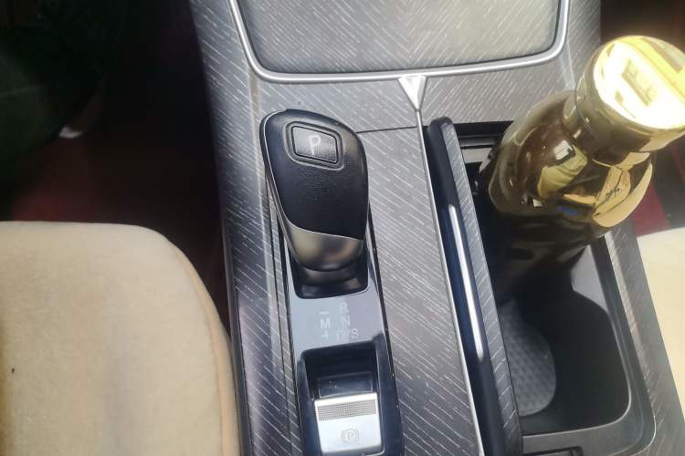 Used Venucia V 2021 260T Idol Edition Gear Lever