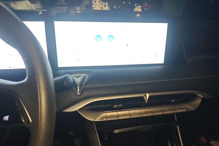 Used Venucia V 2021 260T Idol Edition Audio And AC Panel