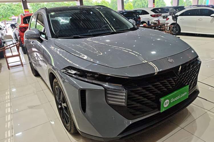 Used Venucia V 2021 260T Tianwang Edition Front Right 45 Deg