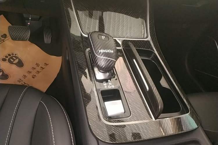 Used Venucia V 2021 260T Idol Edition Gear Lever