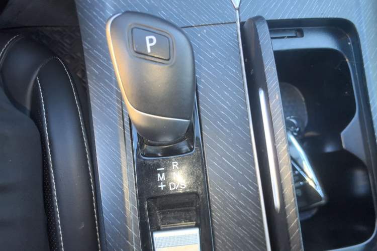 Used Venucia V 2021 260T Idol Edition Gear Lever
