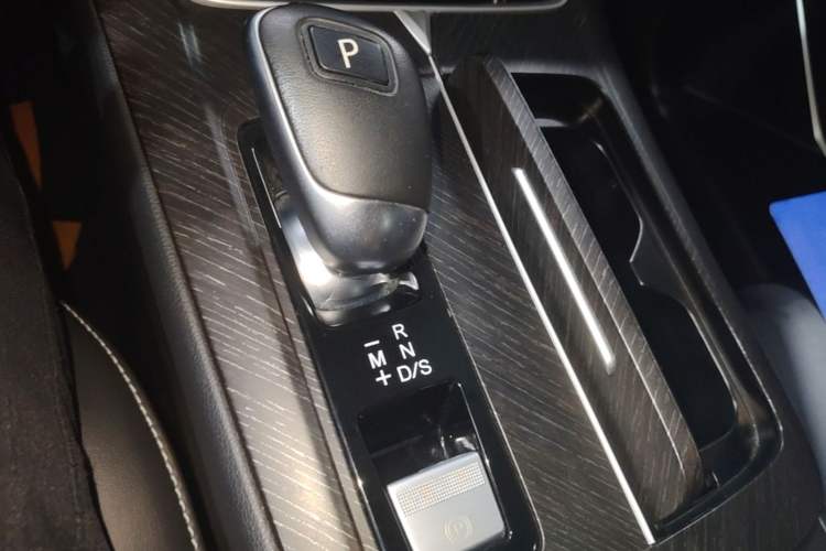 Used Venucia V 2021 260T Idol Edition Gear Lever