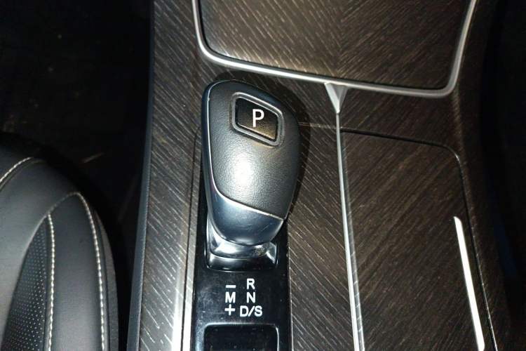 Used Venucia V 2021 260T Idol Edition Gear Lever
