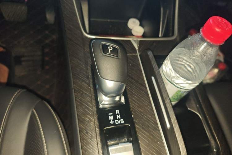 Used Venucia V 2021 260T Idol Edition Gear Lever