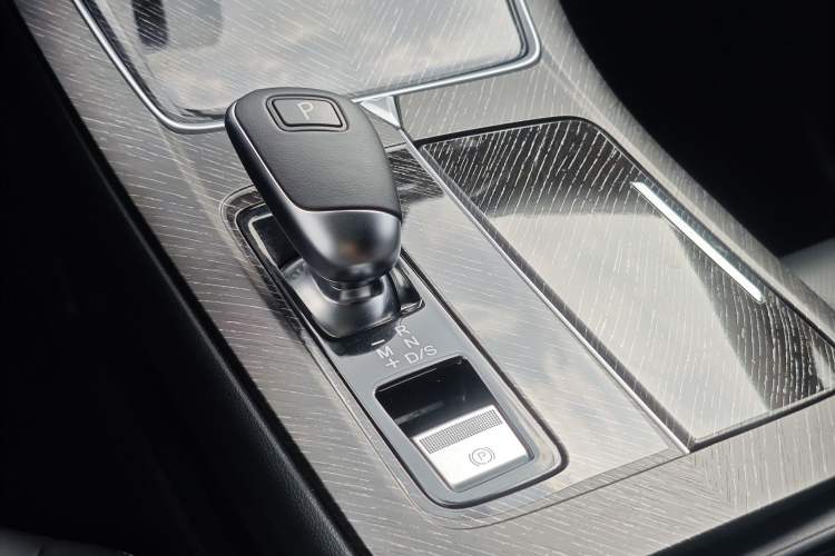 Used Venucia V 2021 260T Idol Edition Gear Lever