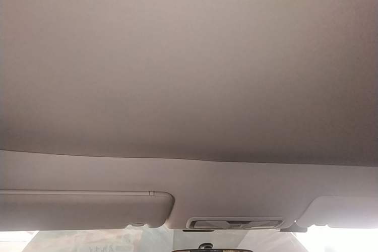 Used Venucia V 2021 260T Idol Edition Headliner