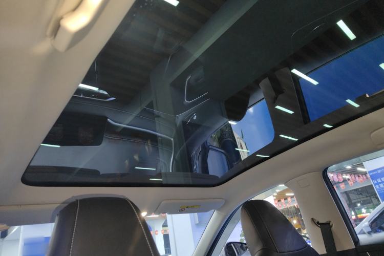 Used Venucia V 2021 260T Idol Edition Headliner