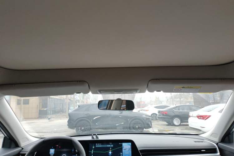 Used Venucia V 2021 260T Idol Edition Headliner