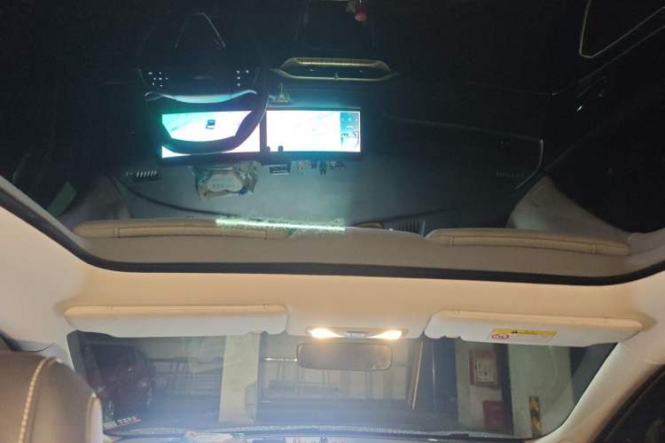 Used Venucia V 2021 260T Idol Edition Headliner