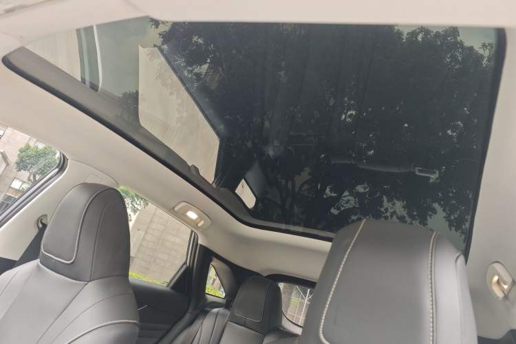 Used Venucia V 2021 260T Idol Edition Headliner