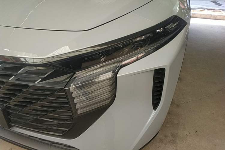 Used Venucia V 2021 260T Idol Edition Left Front Headlight