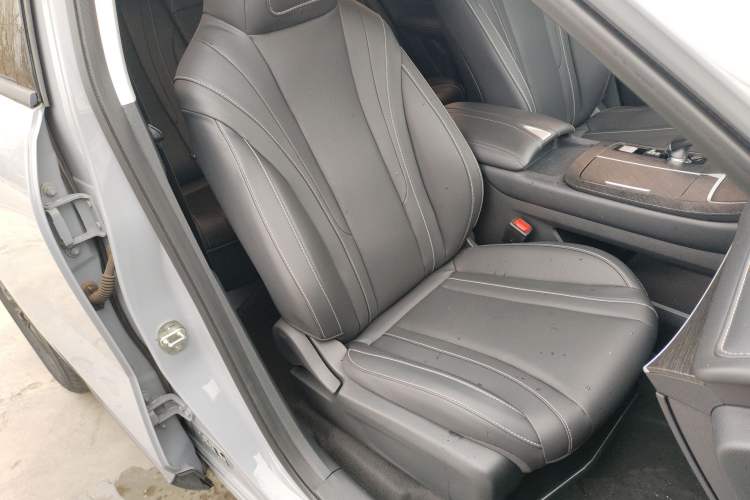Used Venucia V 2021 260T Idol Edition Right Front Seat