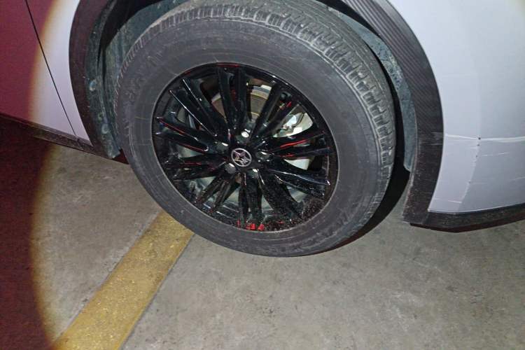 Used Venucia V 2021 260T Idol Edition Right Front Wheel Hub