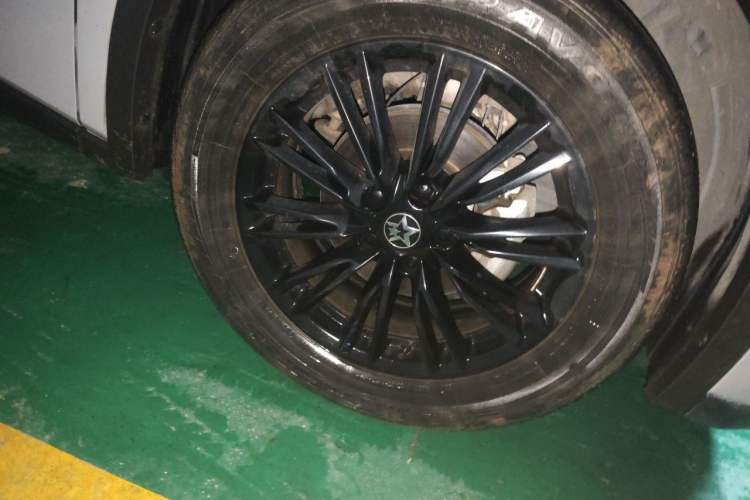 Used Venucia V 2021 260T Idol Edition Right Front Wheel Hub