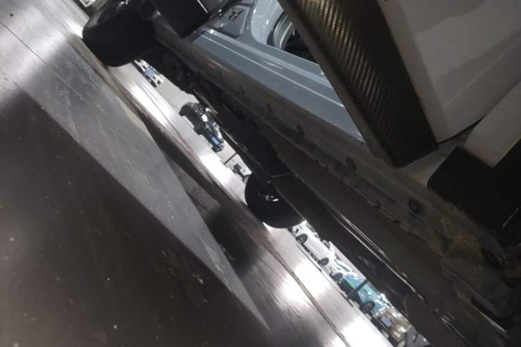 Used Venucia V 2021 260T Idol Edition Right Side Sill
