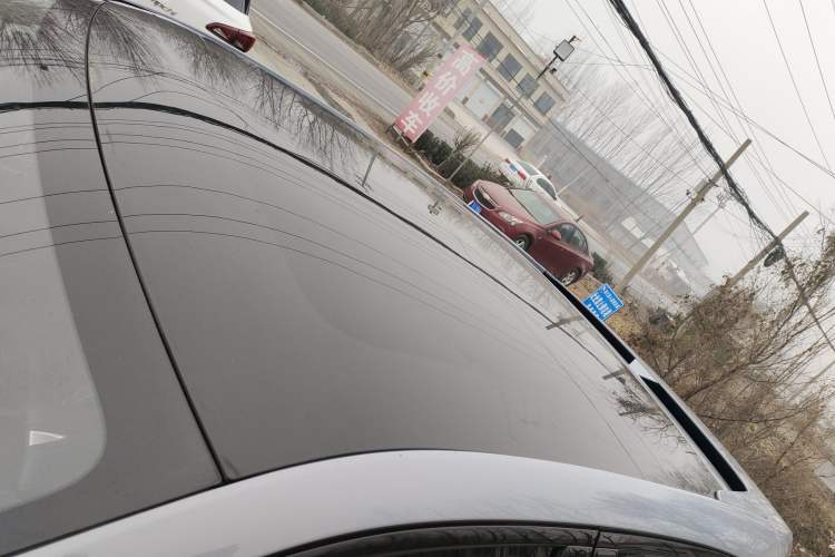 Used Venucia V 2021 260T Idol Edition Roof