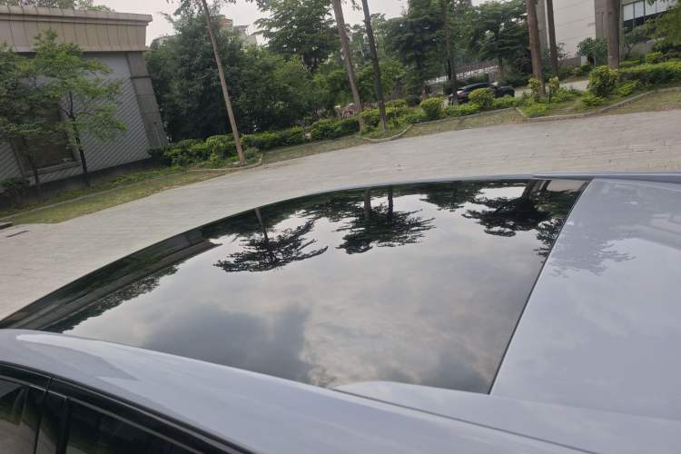 Used Venucia V 2021 260T Idol Edition Roof