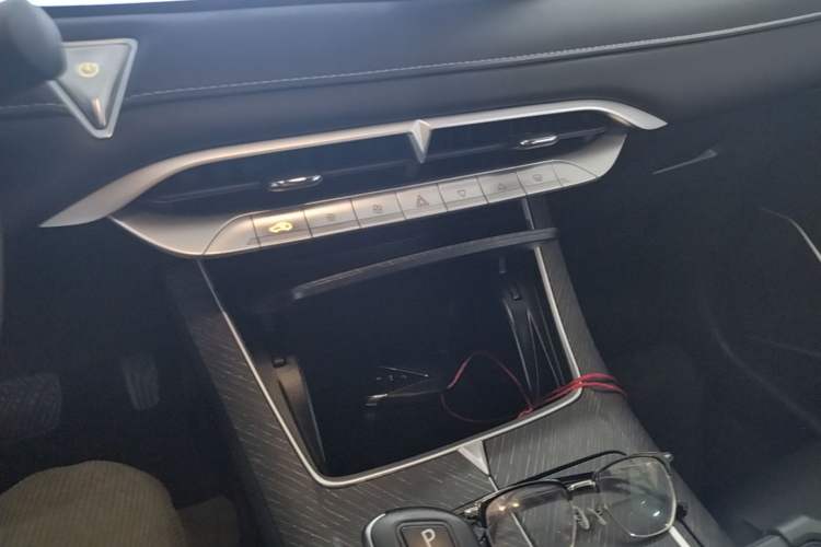 Used Venucia V 2021 260T Idol Edition Audio And AC Panel