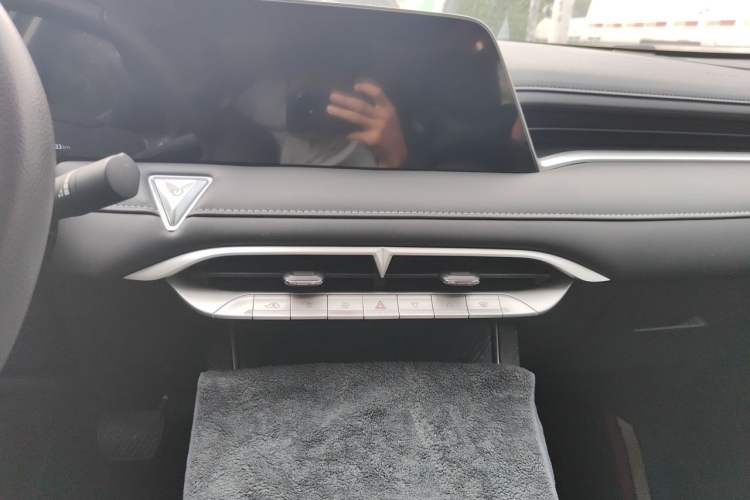 Used Venucia V 2021 260T Idol Edition Audio And AC Panel