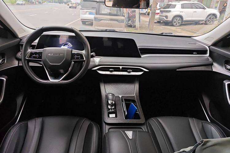 Used Venucia V 2021 260T Idol Edition Center Console