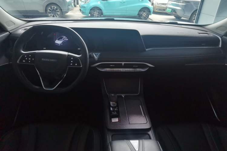 Used Venucia V 2021 260T Idol Edition Center Console