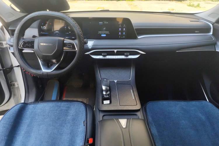 Used Venucia V 2021 260T Idol Edition Center Console