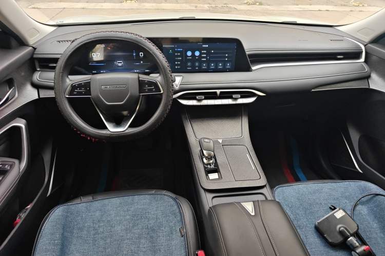 Used Venucia V 2021 260T Idol Edition Center Console