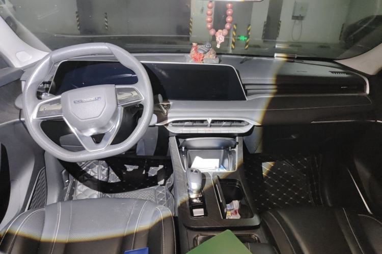 Used Venucia V 2021 260T Idol Edition Center Console