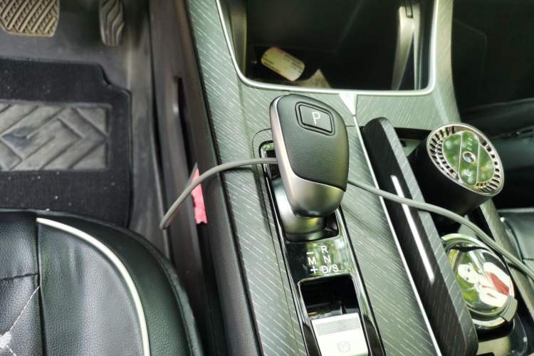 Used Venucia V 2021 260T Idol Edition Gear Lever