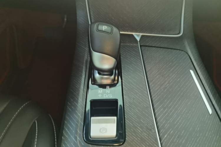 Used Venucia V 2021 260T Idol Edition Gear Lever