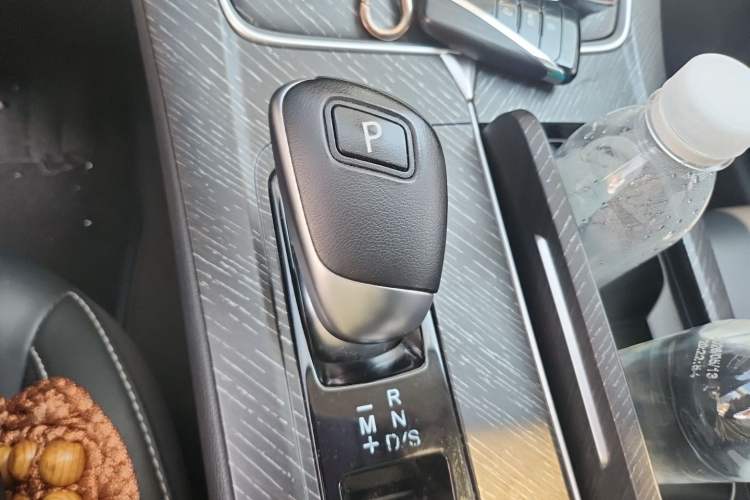 Used Venucia V 2021 260T Idol Edition Gear Lever