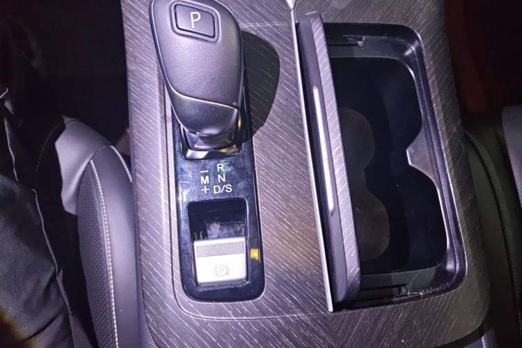 Used Venucia V 2021 260T Idol Edition Gear Lever