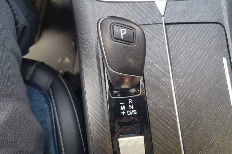 Used Venucia V 2021 260T Idol Edition Gear Lever
