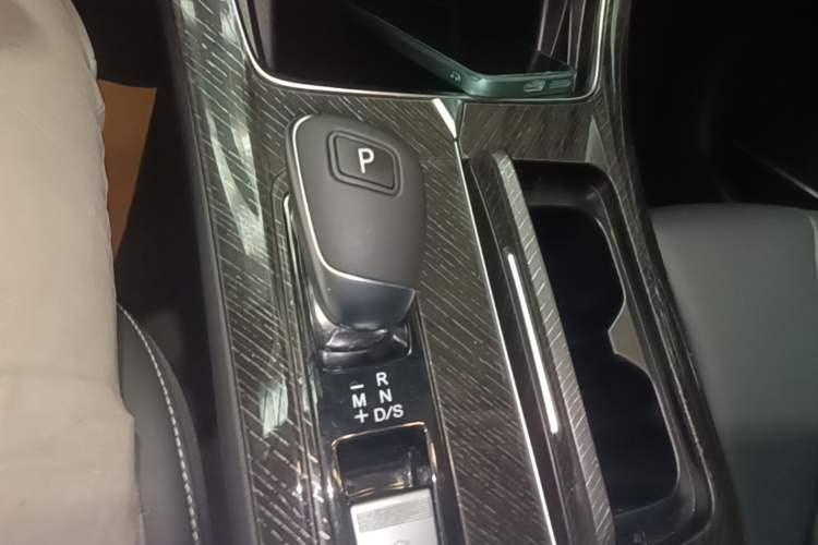Used Venucia V 2021 260T Tianwang Edition Gear Lever