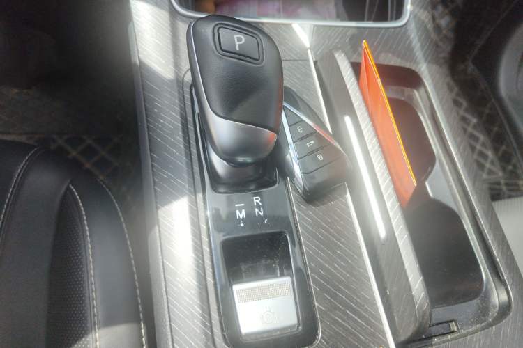 Used Venucia V 2021 260T Idol Edition Gear Lever