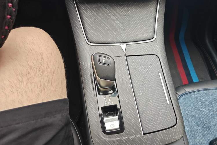 Used Venucia V 2021 260T Idol Edition Gear Lever