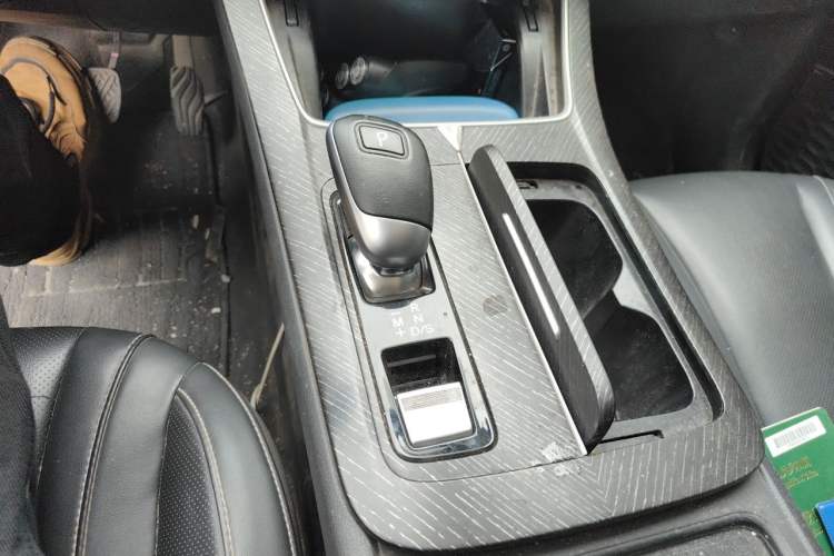 Used Venucia V 2021 260T Idol Edition Gear Lever