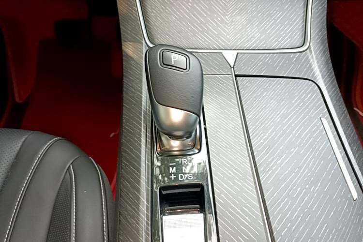 Used Venucia V 2021 260T Idol Edition Gear Lever