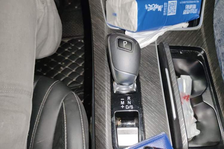 Used Venucia V 2021 260T Idol Edition Gear Lever