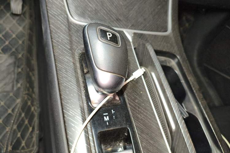 Used Venucia V 2021 260T Idol Edition Gear Lever