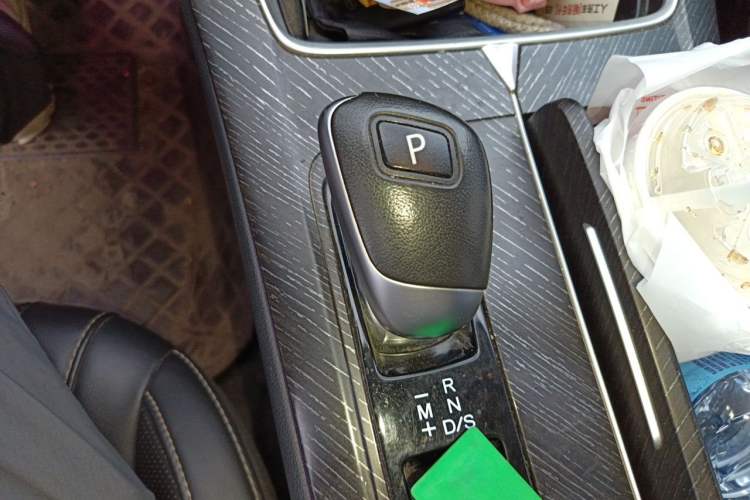 Used Venucia V 2021 260T Idol Edition Gear Lever