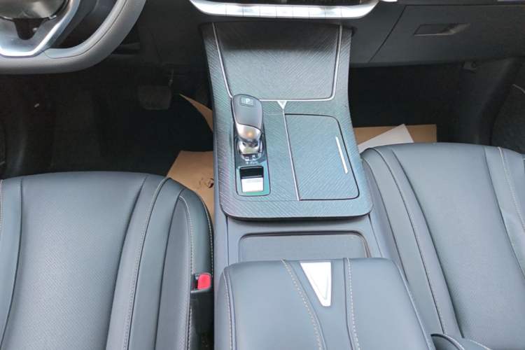 Used Venucia V 2021 260T Idol Edition Gear Lever