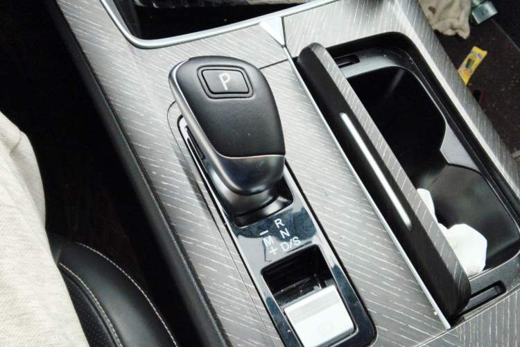 Used Venucia V 2021 260T Idol Edition Gear Lever