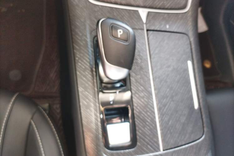 Used Venucia V 2021 260T Idol Edition Gear Lever