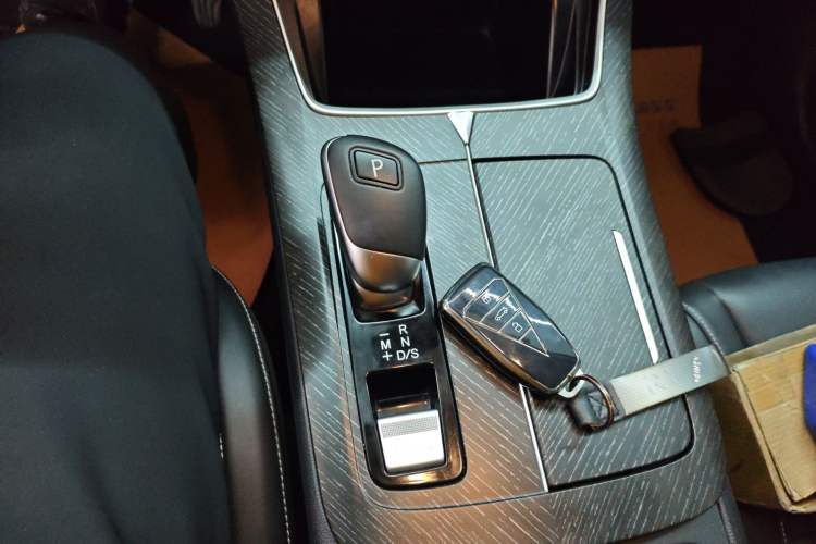 Used Venucia V 2021 260T Idol Edition Gear Lever