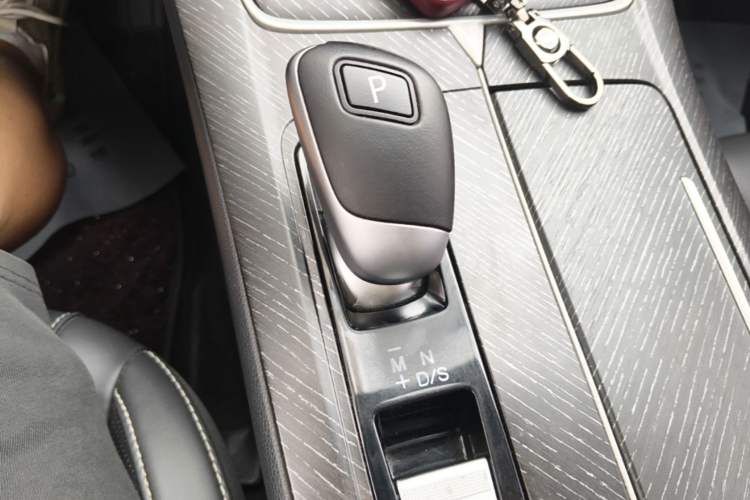 Used Venucia V 2021 260T Idol Edition Gear Lever