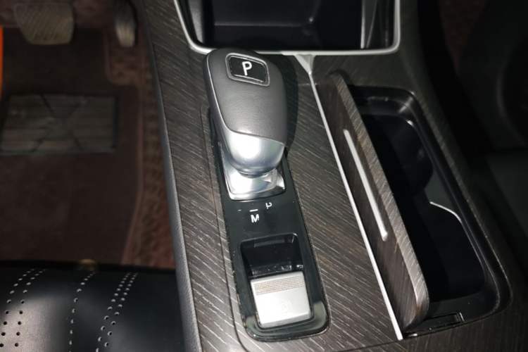 Used Venucia V 2021 260T Idol Edition Gear Lever