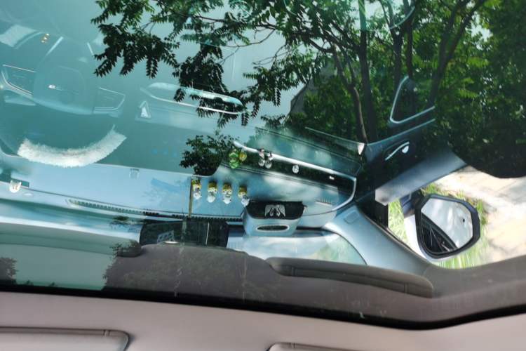 Used Venucia V 2021 260T Idol Edition Headliner