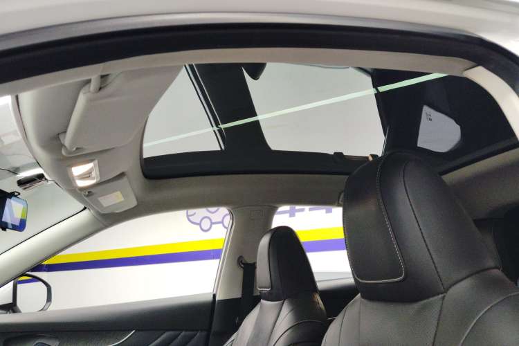 Used Venucia V 2021 260T Idol Edition Headliner