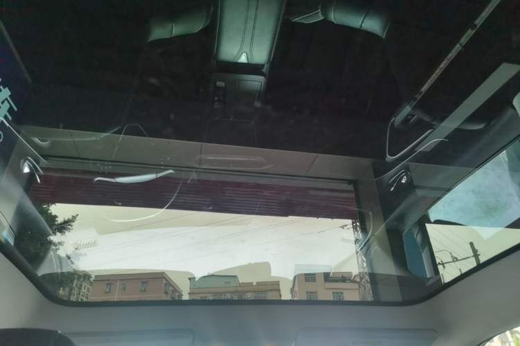 Used Venucia V 2021 260T Idol Edition Headliner